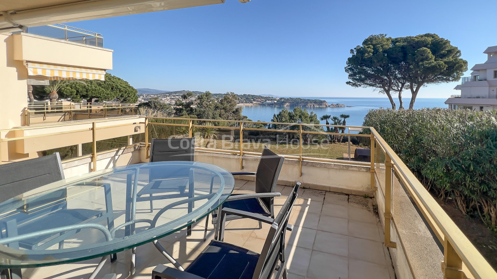 Lovely flat with sea views for sale in Sant Feliu de Guíxols