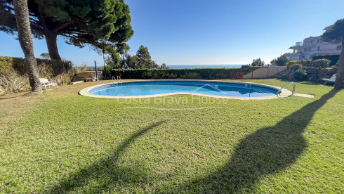 Lovely flat with sea views for sale in Sant Feliu de Guíxols