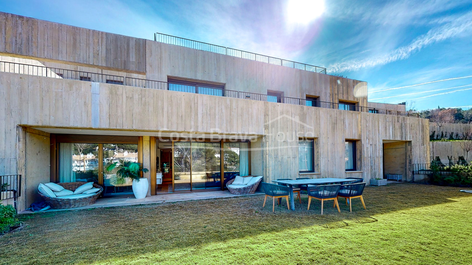 Nieuwbouwappartement met zeezicht te koop in Sa Riera (Begur)