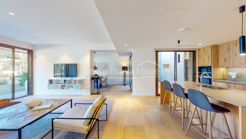 Nieuwbouwappartement met zeezicht te koop in Sa Riera (Begur)