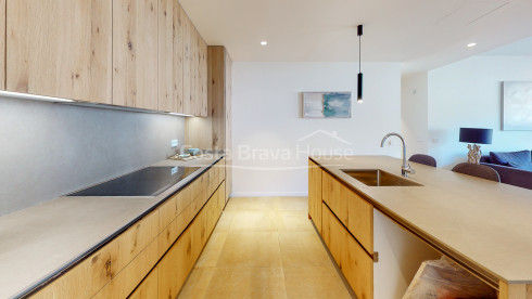 Nieuwbouwappartement met zeezicht te koop in Sa Riera (Begur)