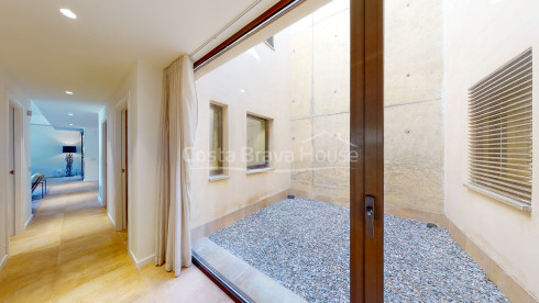 Nieuwbouwappartement met zeezicht te koop in Sa Riera (Begur)