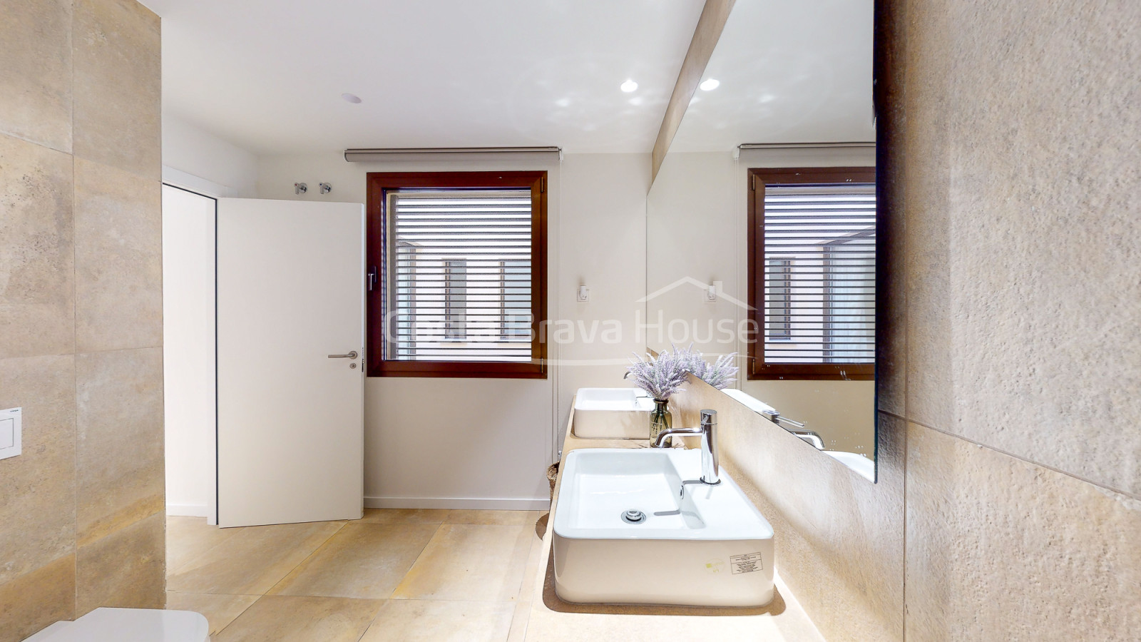 Nieuwbouwappartement met zeezicht te koop in Sa Riera (Begur)