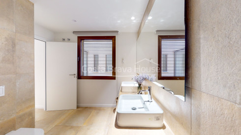 Nieuwbouwappartement met zeezicht te koop in Sa Riera (Begur)