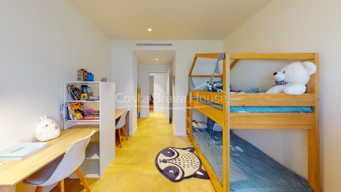 Nieuwbouwappartement met zeezicht te koop in Sa Riera (Begur)