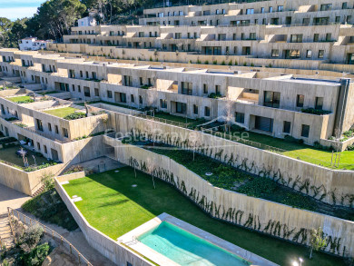 Residencial de luxe a la platja Sa Riera (Begur), amb vistes al mar, àrees verdes i piscina. Últims apartaments en venda.