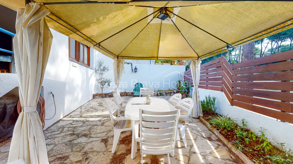 Casa mediterránea con patio-jardin a 10 min a pie playa Tamariu