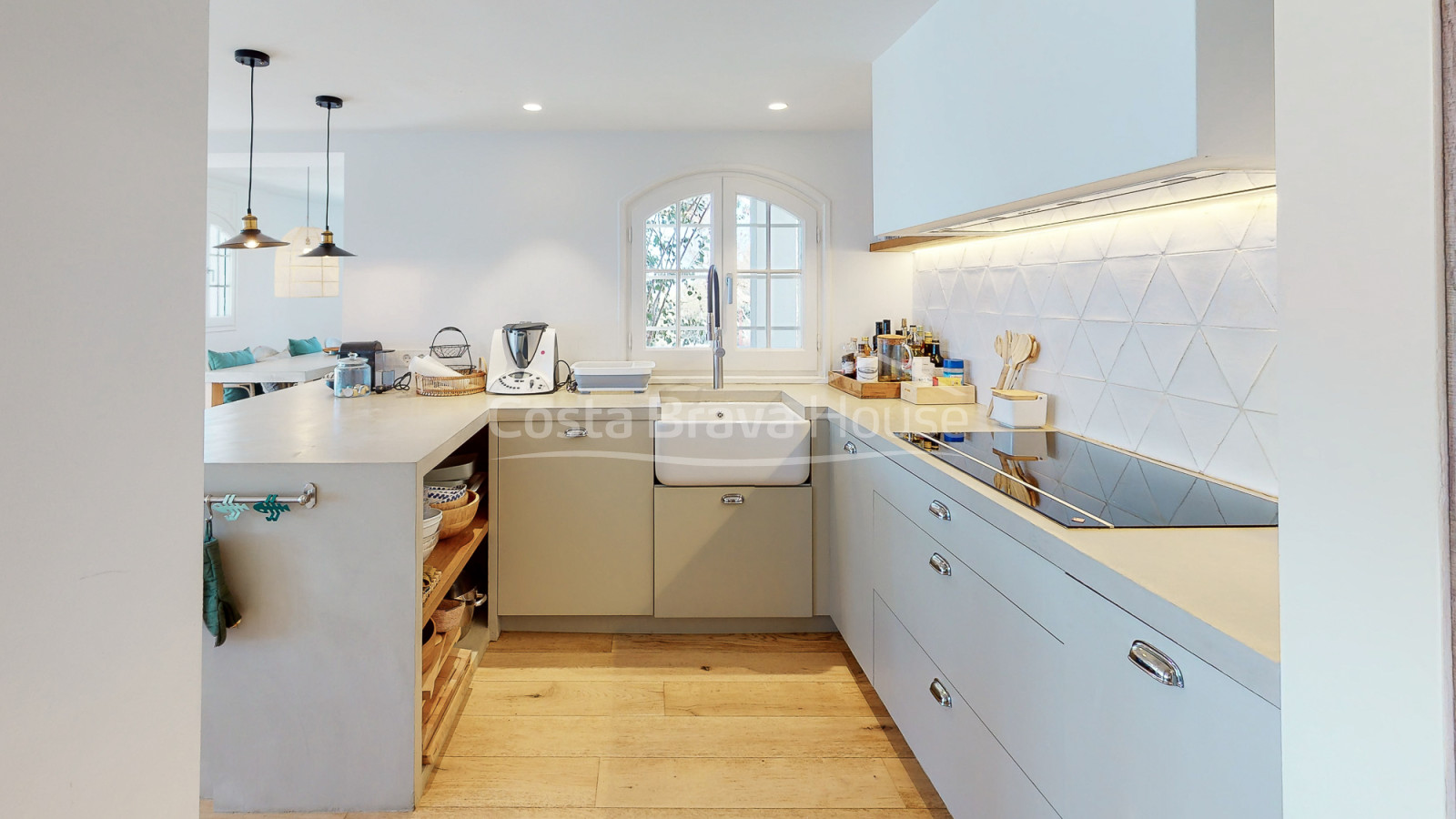 Luxurious and elegant villa in Llafranc with stunning sea views