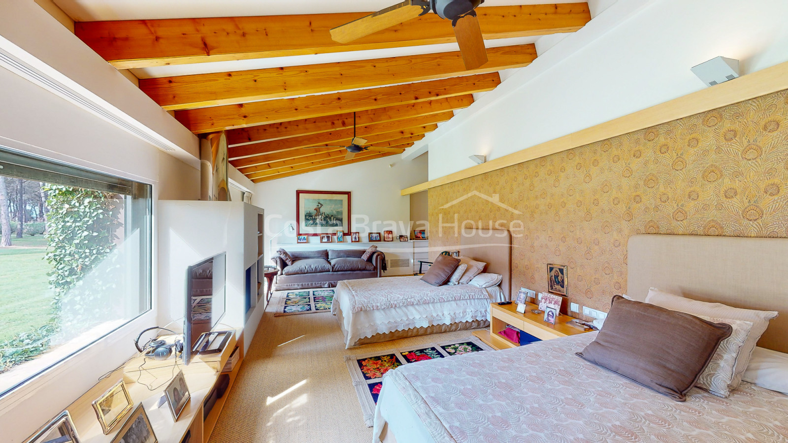 Luxury estate for sale in Baix Empordà. Maximum privacy and comfort.