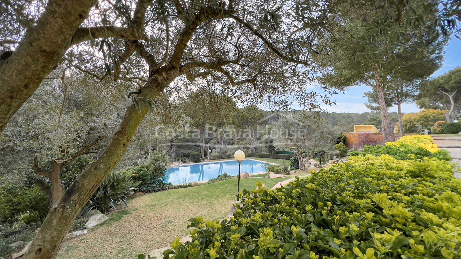 Apartment Tamariu Costa Brava at 850m from the beach. Pool, terrace and parking