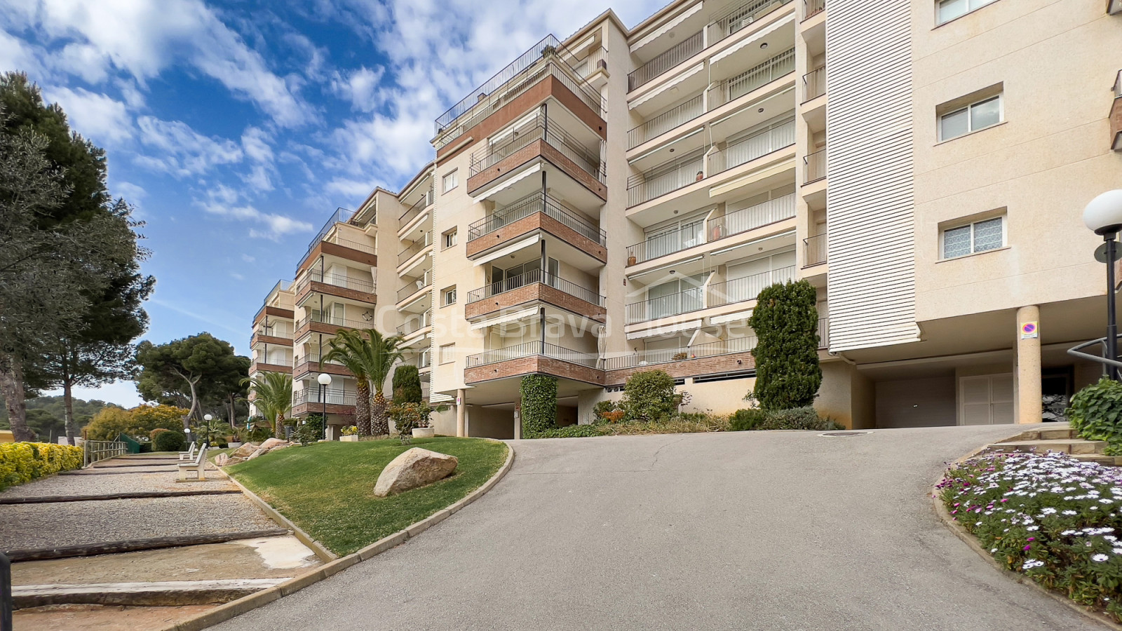 Apartament Tamariu Costa Brava a 850m de platja. Piscina, terrassa i pàrquing