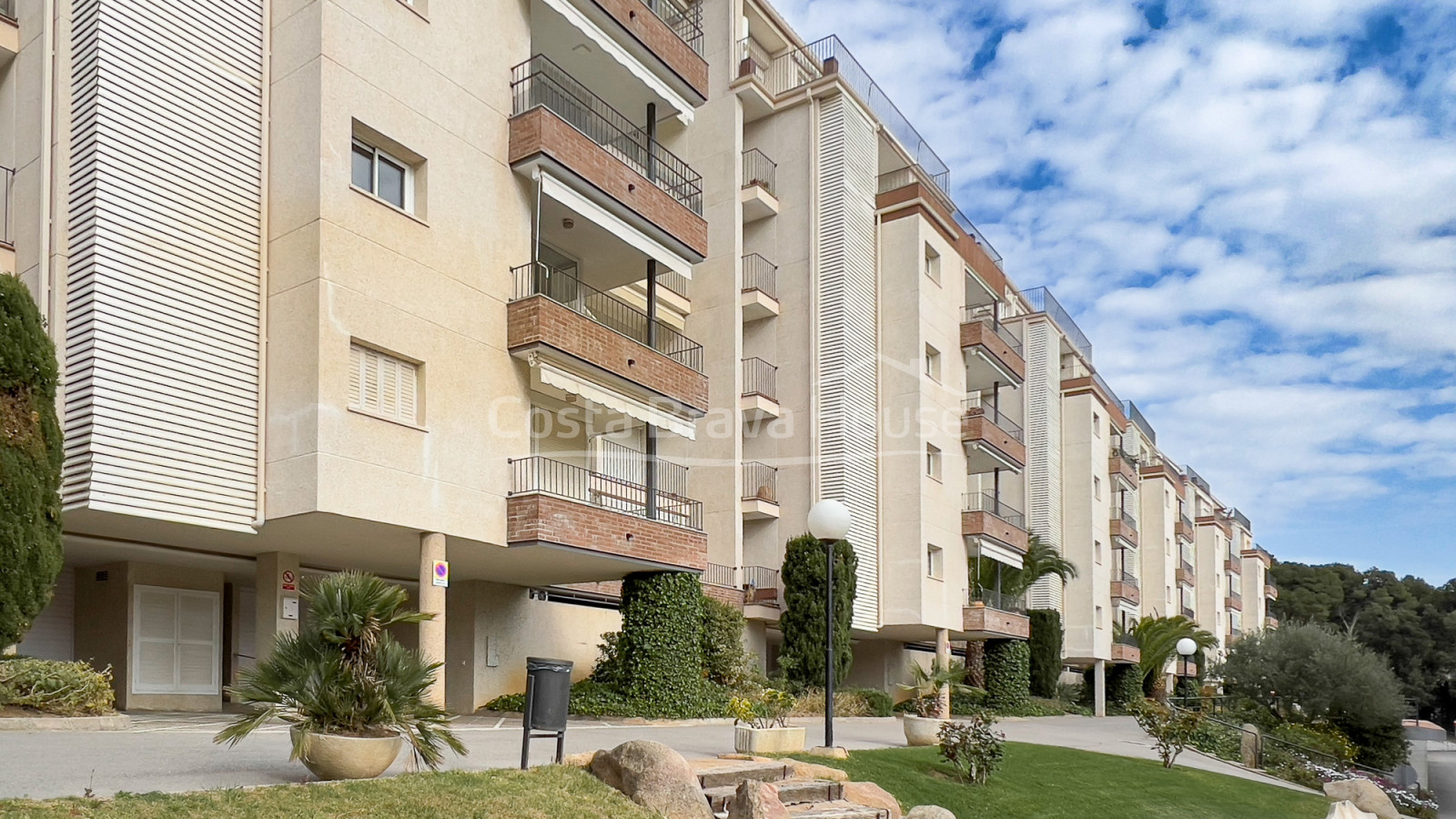 Apartament Tamariu Costa Brava a 850m de platja. Piscina, terrassa i pàrquing