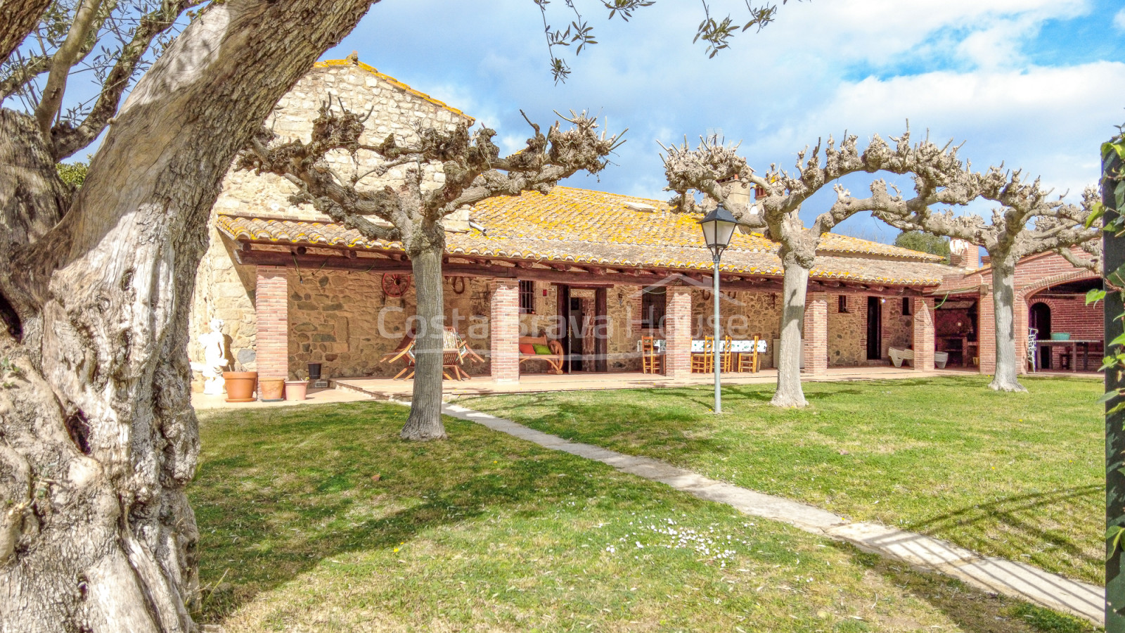 Masia restaurada a Llagostera a prop Costa Brava