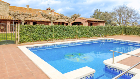 Masia restaurada a Llagostera a prop Costa Brava