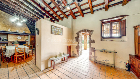 Masia restaurada a Llagostera a prop Costa Brava