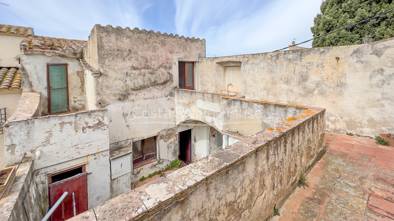 Casa con encanto en el centro de Begur para reformar