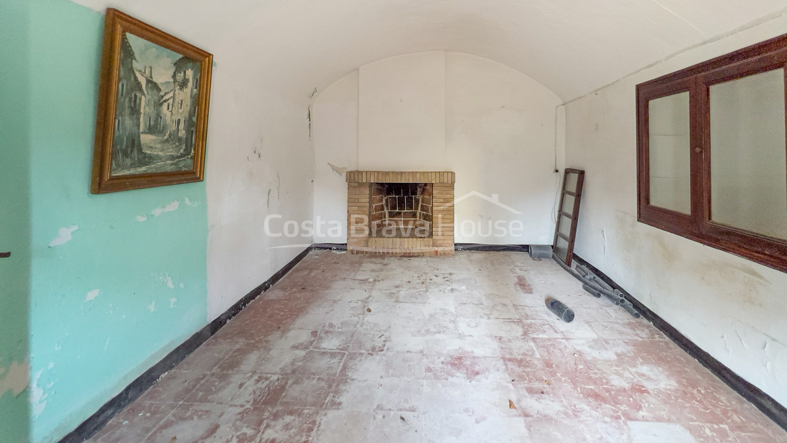 Old house in the centre of Begur to renovate