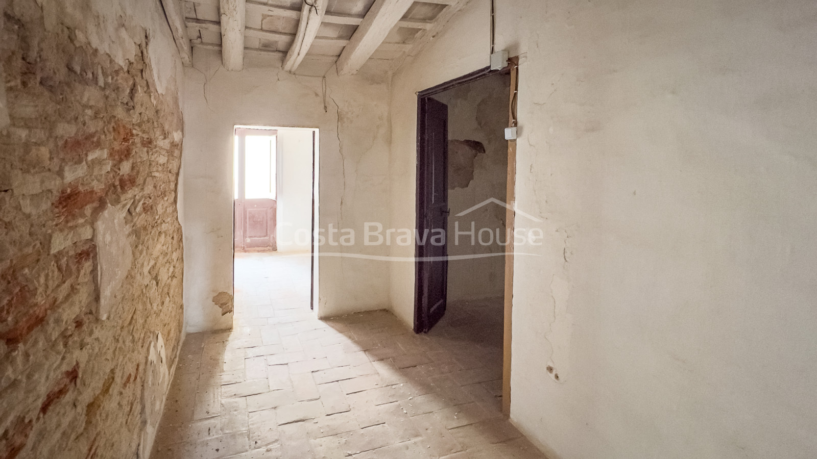 Casa con encanto en el centro de Begur para reformar