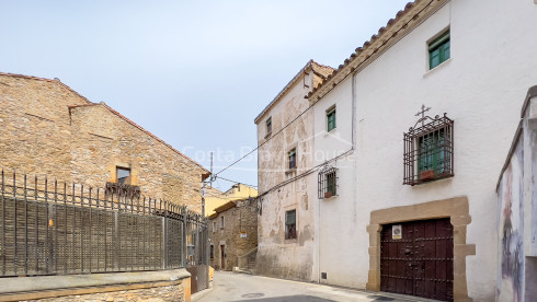 Casa con encanto en el centro de Begur para reformar