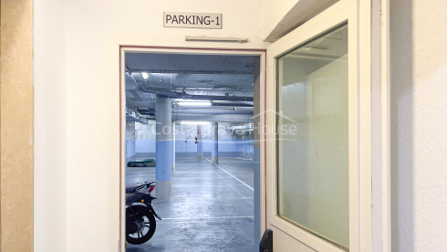 Parking à vendre à la plage de Tamariu