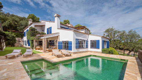 Elegant villa in Calella Palafrugell, 5 min beach, garden and pool