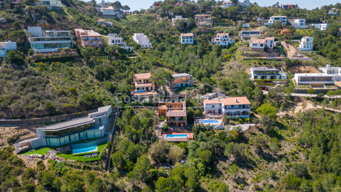 Elegant villa in Begur with sea views, pool and terraces