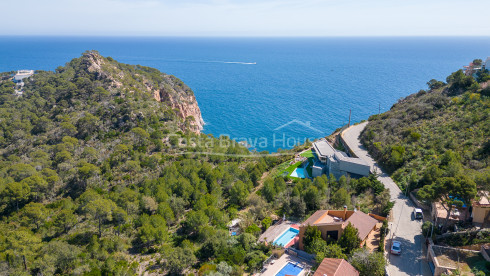 Casa elegante en Begur con vistas al mar, piscina y terrazas
