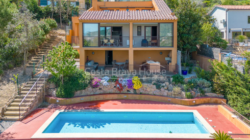 Casa elegant a Begur amb vistes al mar, piscina i terrasses