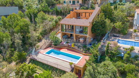 Elegant villa in Begur with sea views, pool and terraces
