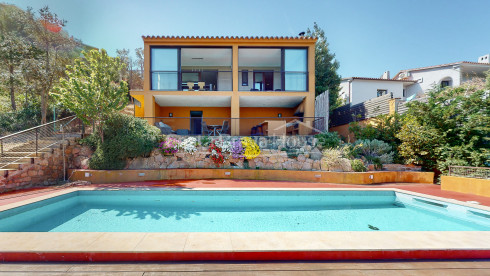 Casa elegant a Begur amb vistes al mar, piscina i terrasses