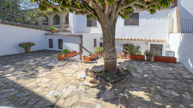 Casa reformada en venta en Begur, en una tranquila ubicación a 3 min a pie de la plaza de la iglesia