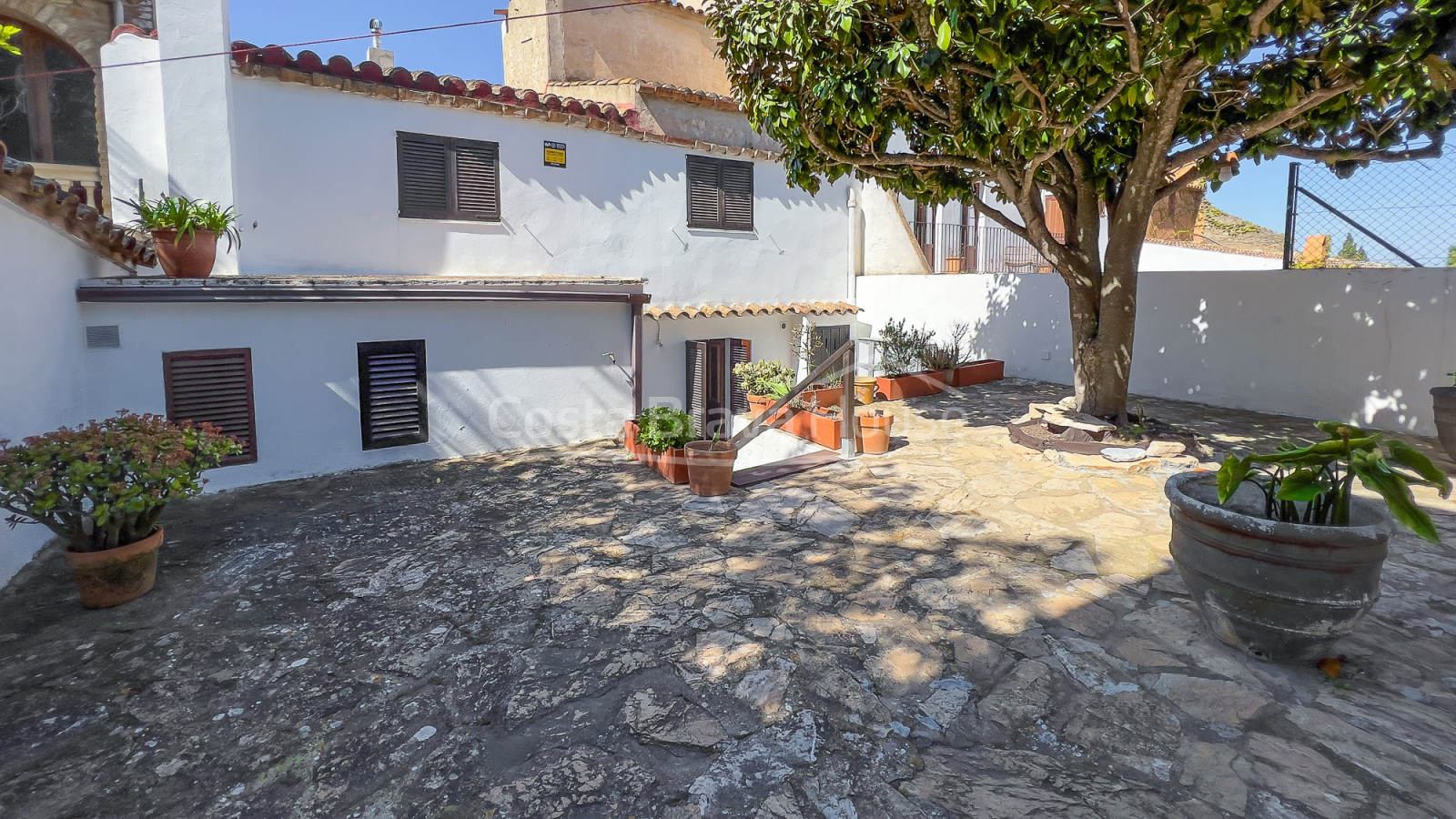 Renovated townhouse for sale in Begur, in a quietl location only 3 min on foot to the church square