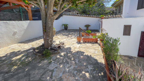 Renovated townhouse for sale in Begur, in a quietl location only 3 min on foot to the church square