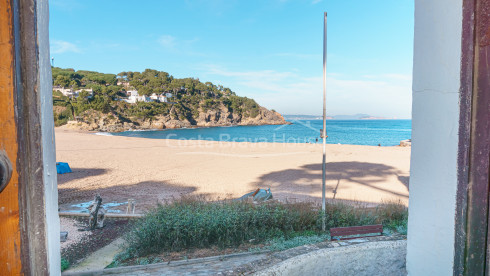 Casa primera línea playa reformada en Sa Riera, Begur, Costa Brava