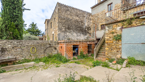 Maison historique en pierre à vendre à Peratallada