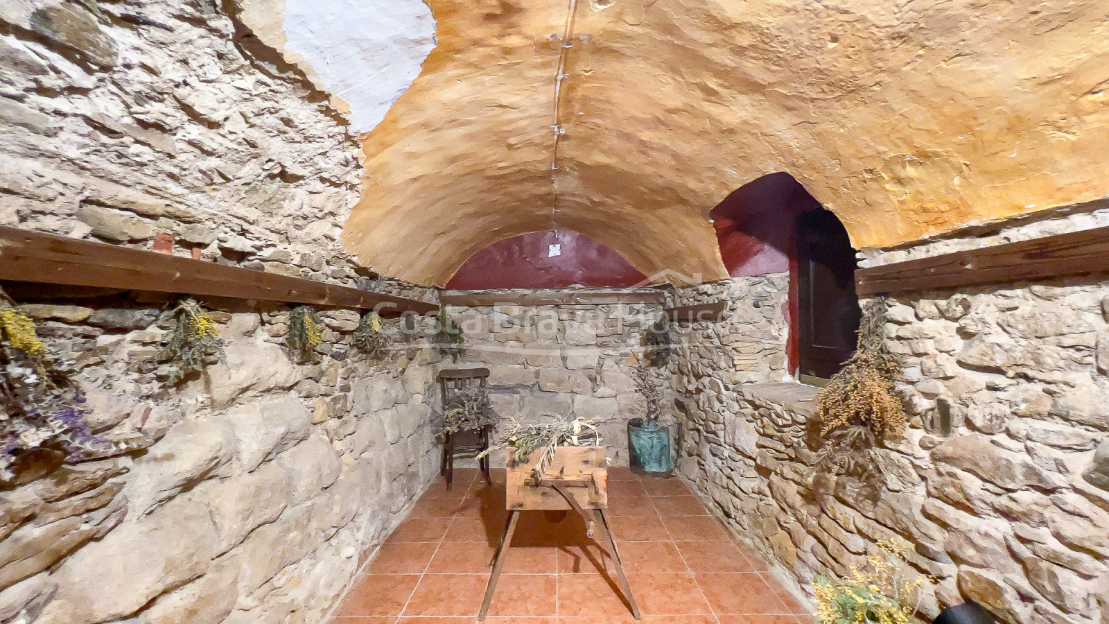 Casa històrica de pedra en venda a Peratallada