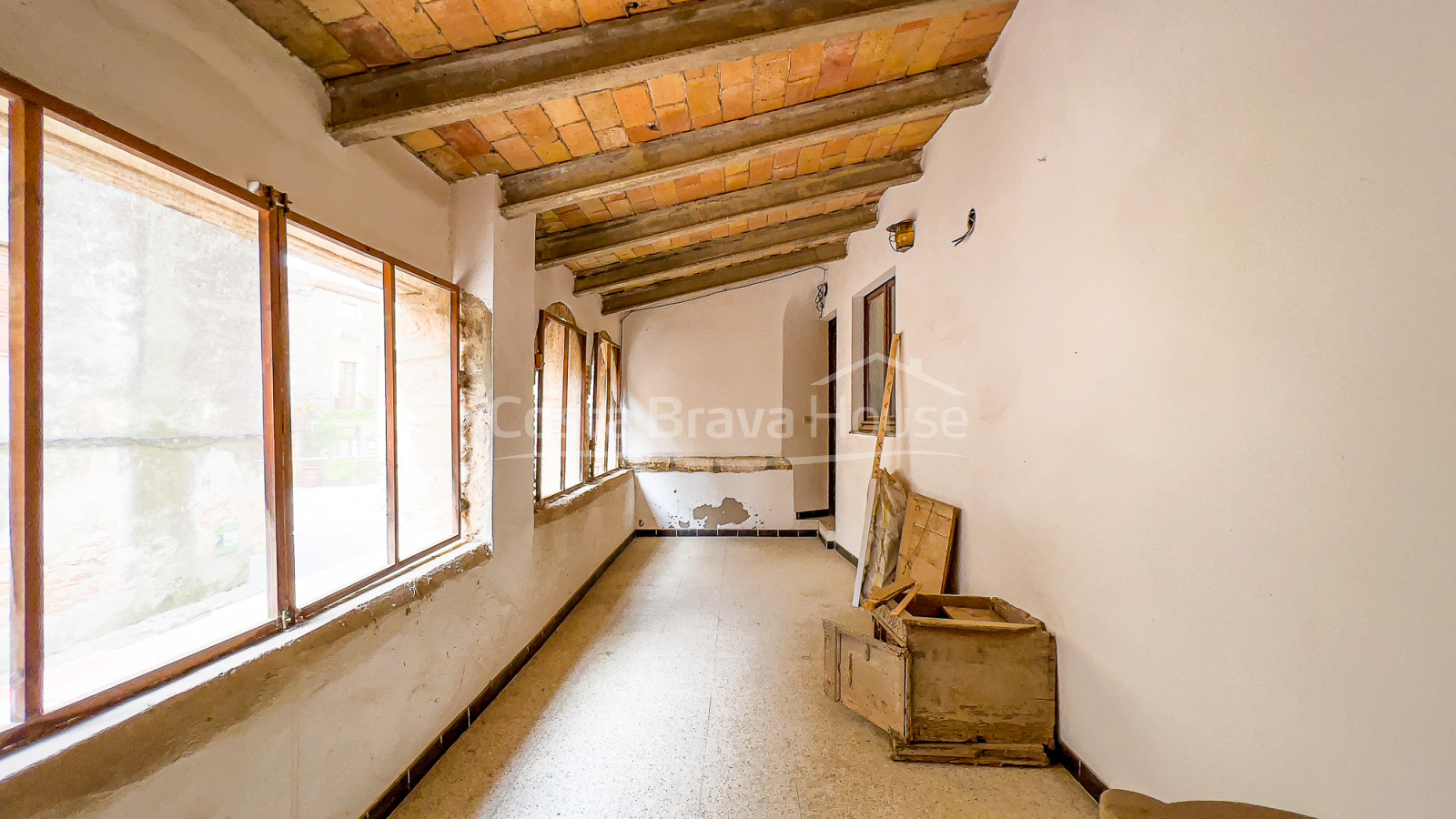 Historic stone house for sale in Peratallada