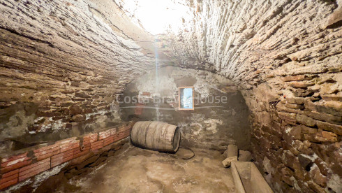 Maison historique en pierre à vendre à Peratallada