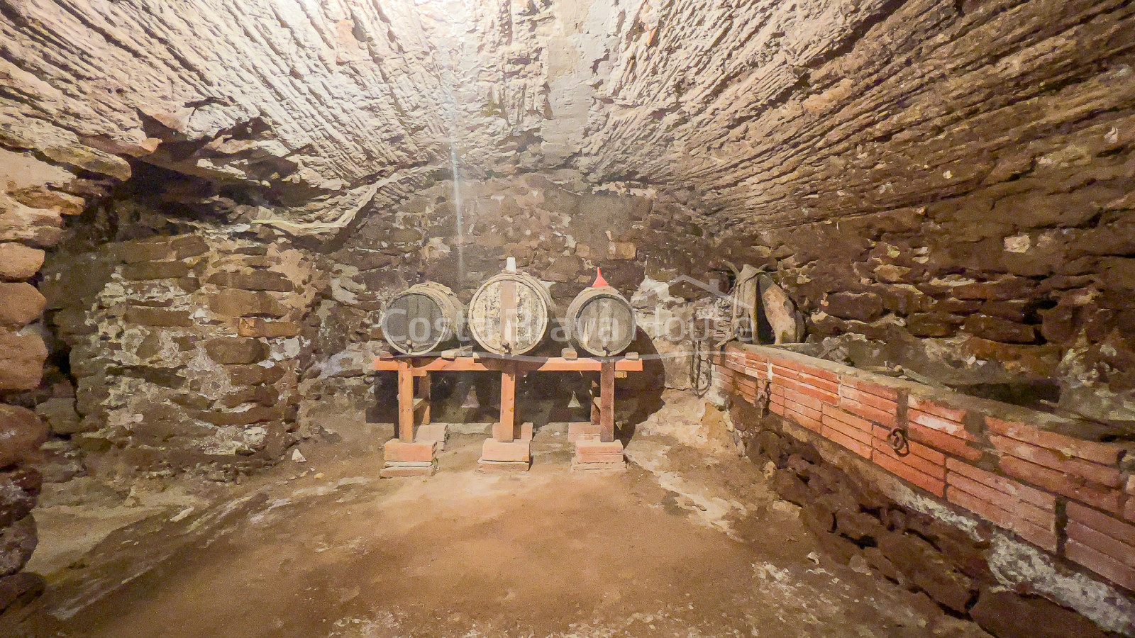 Casa històrica de pedra en venda a Peratallada