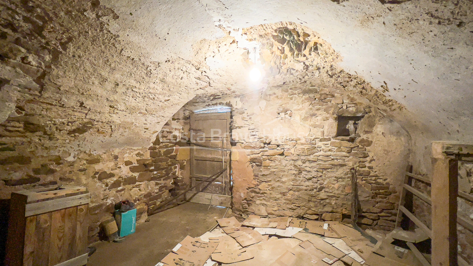 Casa històrica de pedra en venda a Peratallada