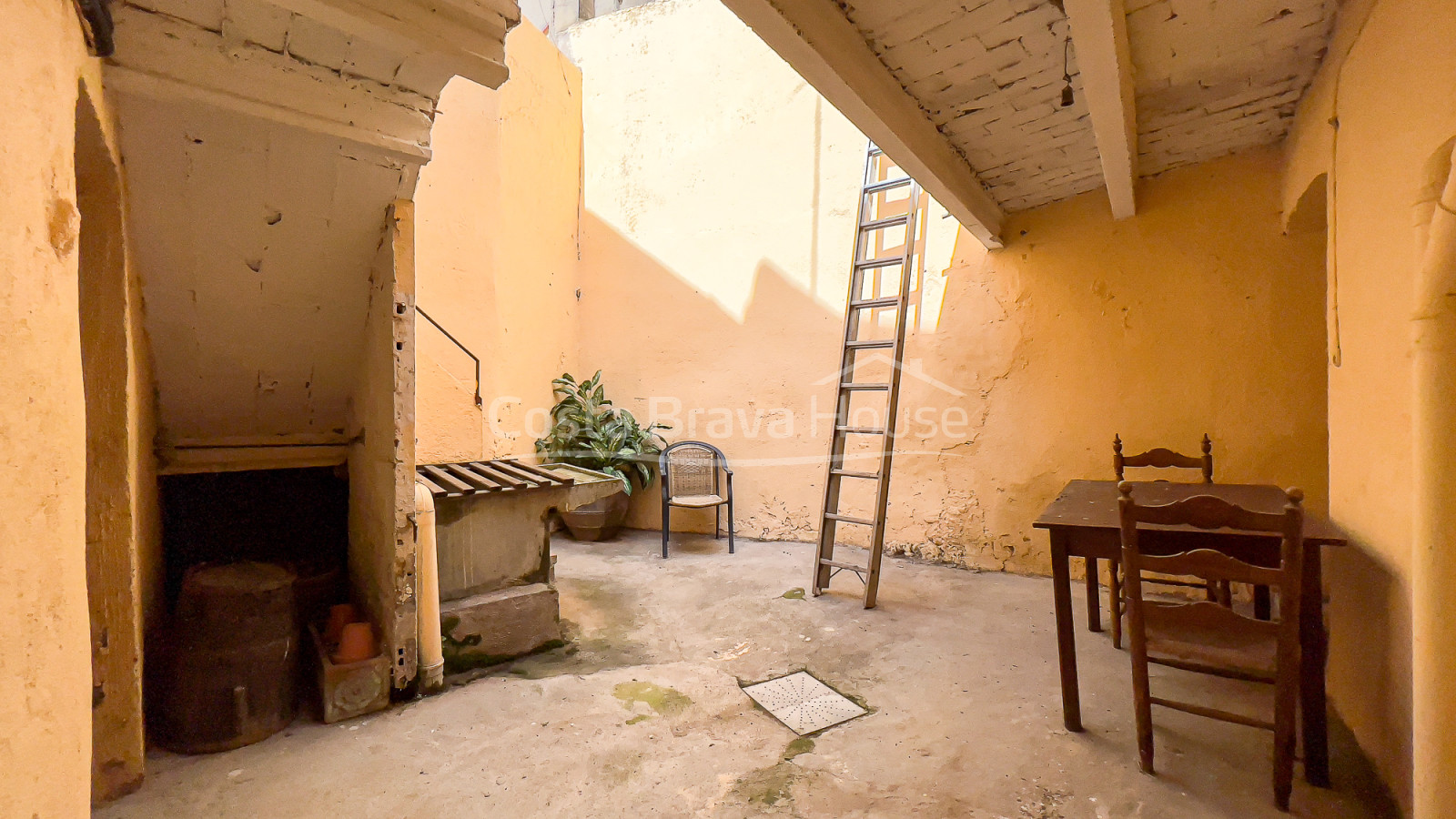 Casa de poble a la venda a Ullà, Baix Empordà