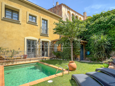 Gerestaureerd herenhuis uit 1900 te koop in Palafrugell, op 5 minuten lopen van het centrum.