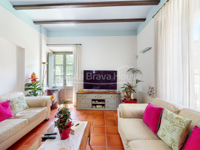 1900's manor house restored for sale in Palafrugell, a 5-minute walk from the city center.