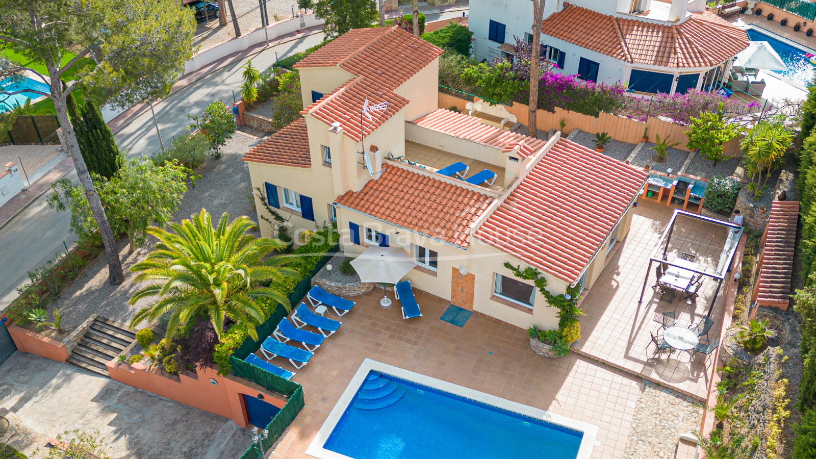 Casa en Tamariu con piscina, vistas a la montaña y la playa a 900m