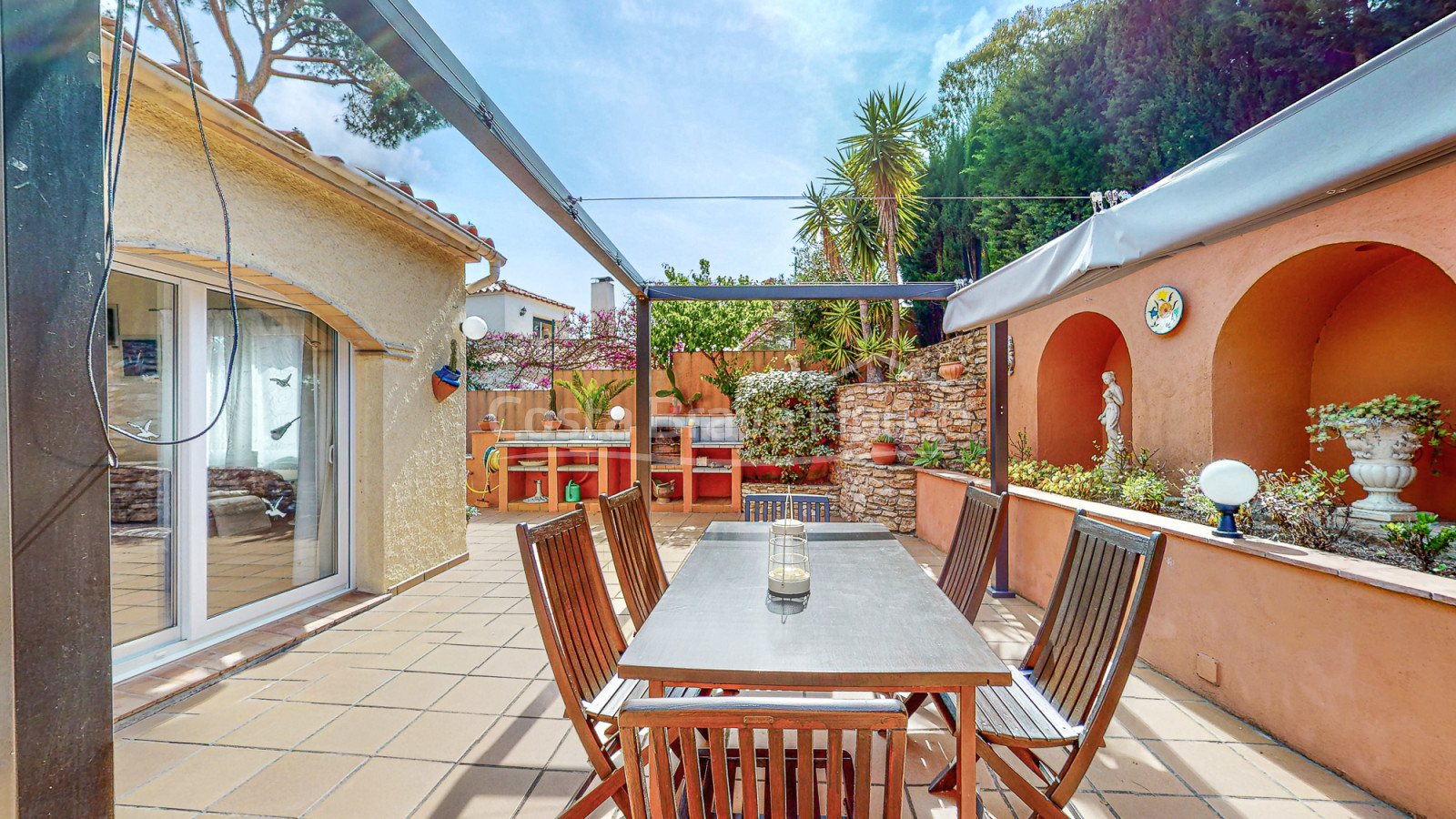 Casa en Tamariu con piscina, vistas a la montaña y la playa a 900m