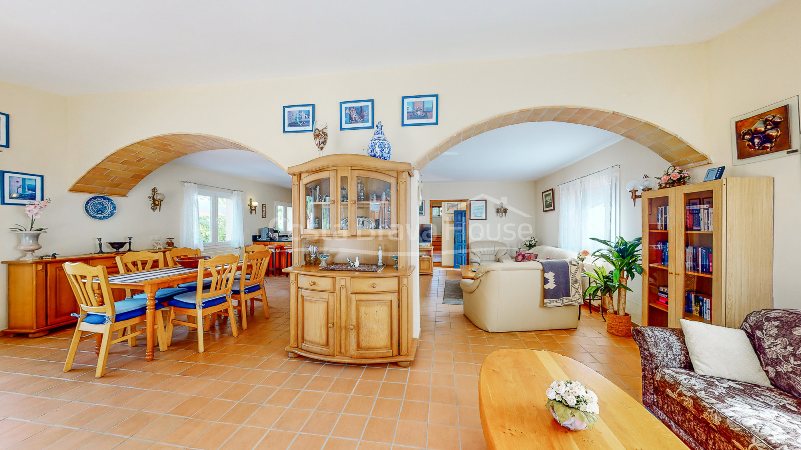 Maison à Tamariu avec piscine, vue sur les montagnes et la plage à 900m