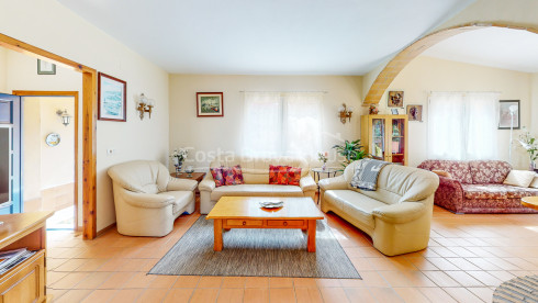 Maison à Tamariu avec piscine, vue sur les montagnes et la plage à 900m