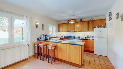 Maison à Tamariu avec piscine, vue sur les montagnes et la plage à 900m