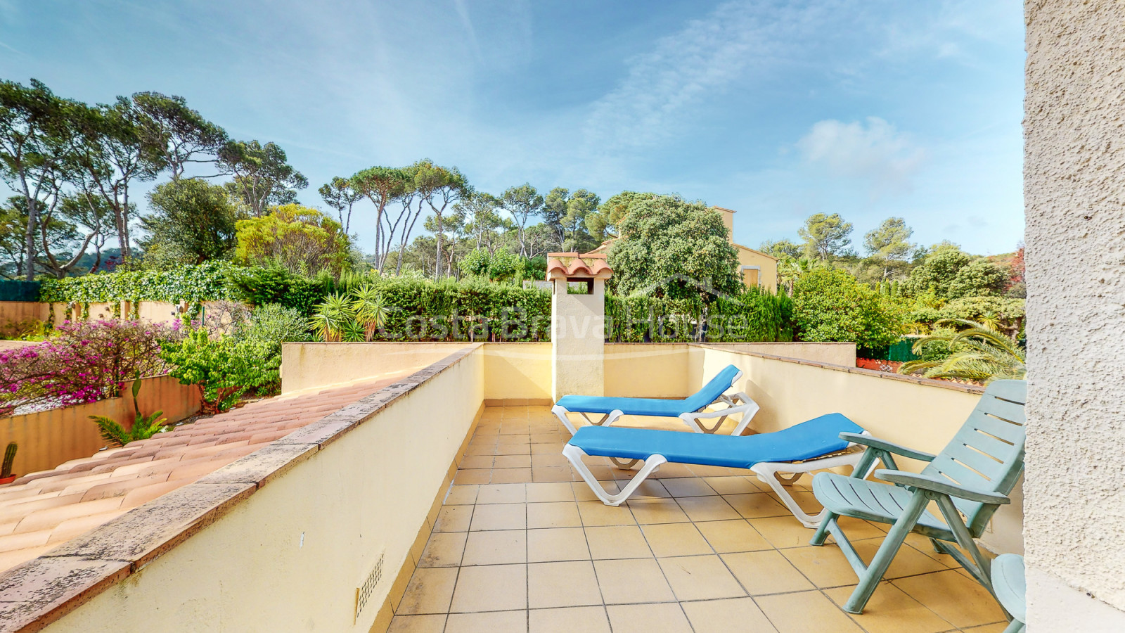 Casa en Tamariu con piscina, vistas a la montaña y la playa a 900m