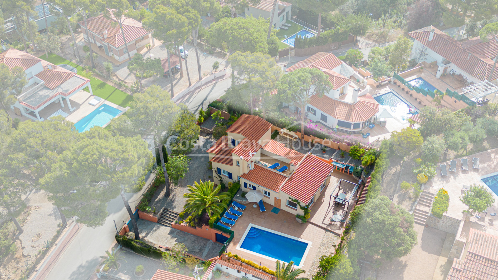 Casa en Tamariu con piscina, vistas a la montaña y la playa a 900m